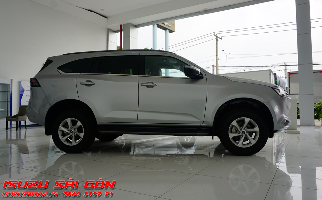 Xe Isuzu MuX Số Sàn B7 MT 3